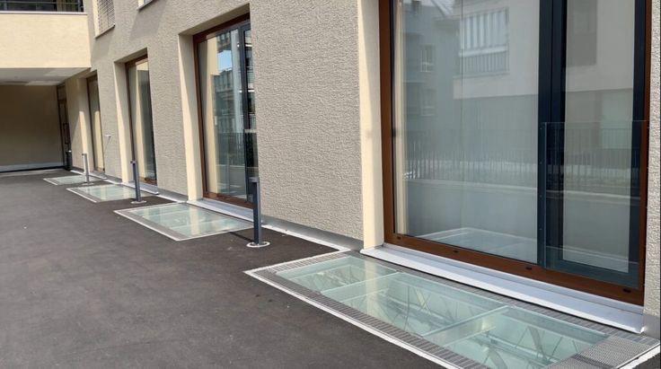 Moderne Metallfassade und Architektur
