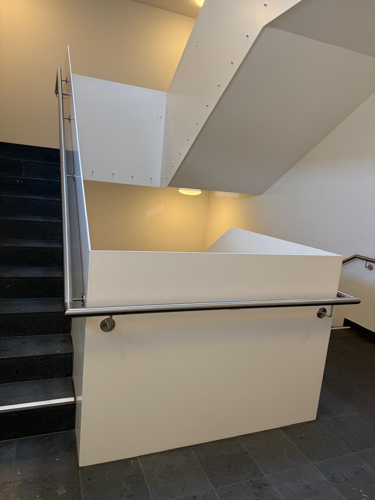 Barrierefreie Rampen und Handläufe aus Edelstahl - HSN Metallbau Kraichtal